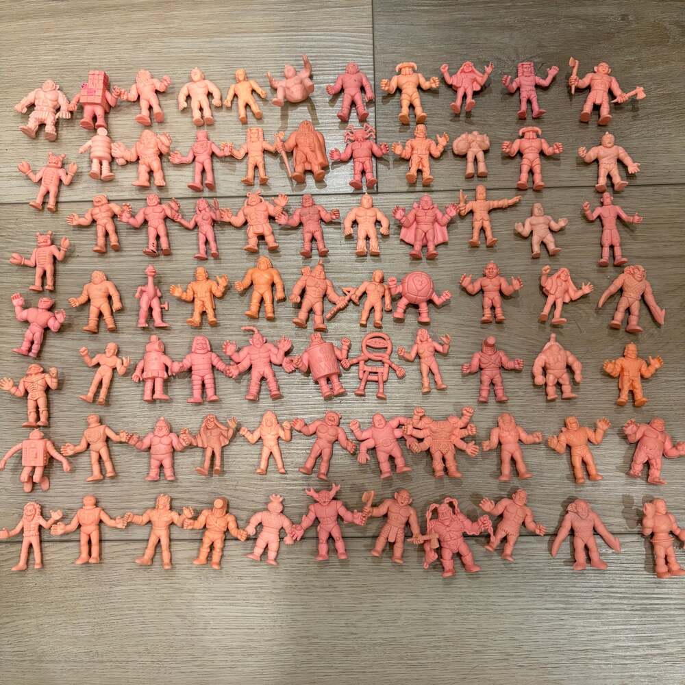 LOT 77 M.U.S.C.L.E Musclemen Kinnikuman Brocken Jr Peach Mini Kinkeshi 1980s